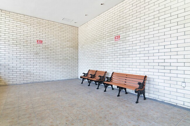 Foto del edificio - 1600 Center Ave