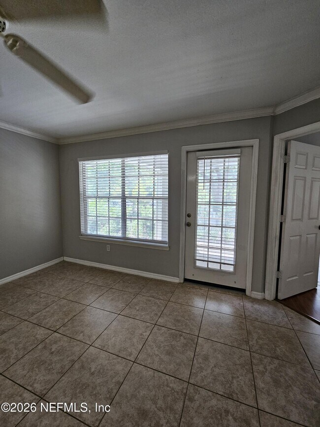 Foto del edificio - 3591 Kernan Blvd S