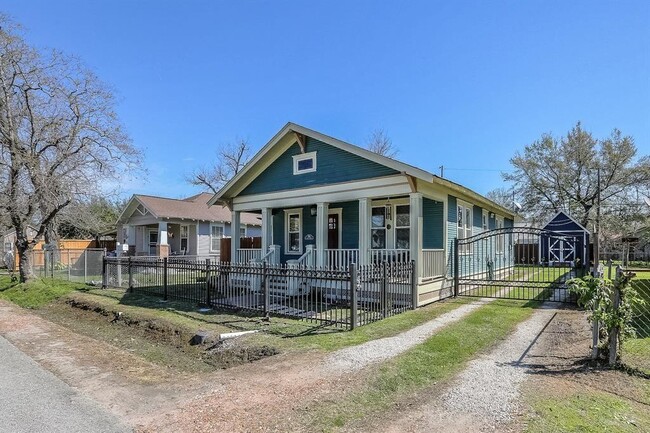 Building Photo - 706 Tabor St
