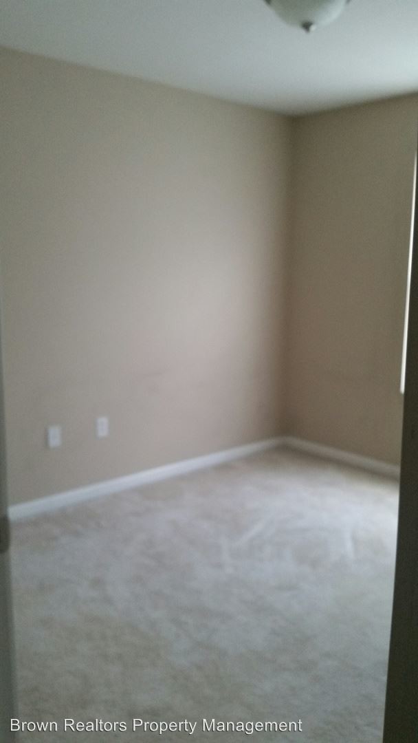 Building Photo - 2053 Wexford Green Way