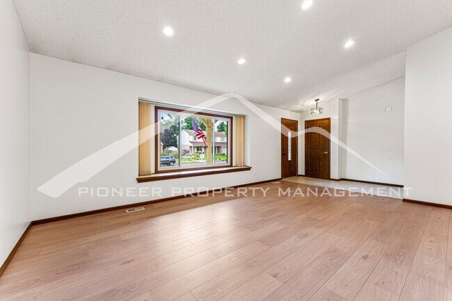Foto del edificio - Amazing Home in Arvada with Central AC and...