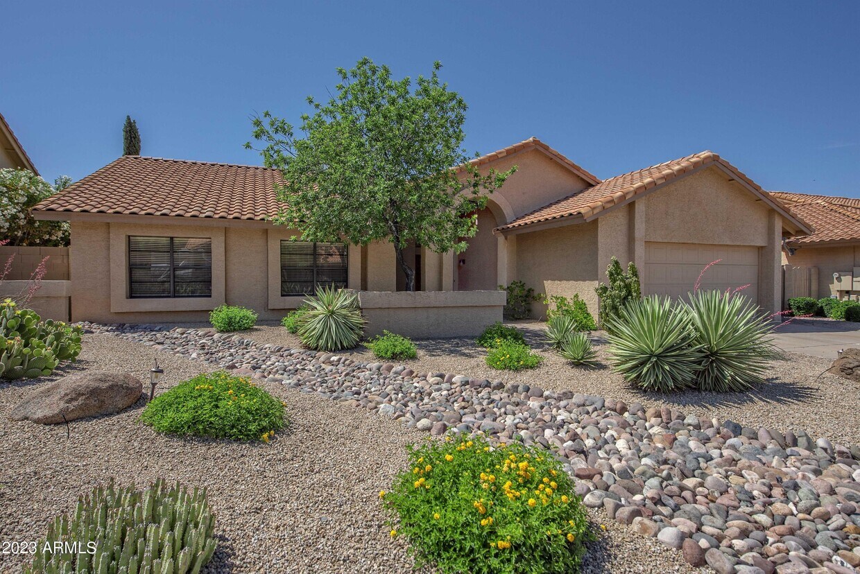 Primary Photo - 9781 E Pershing Ave