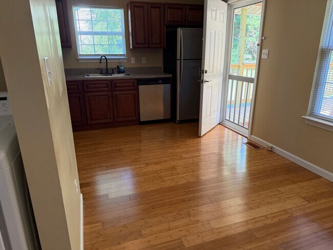 Foto del edificio - 7063 Seaver Dr NW