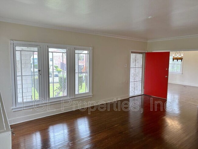 Building Photo - 1128 Norton Ave