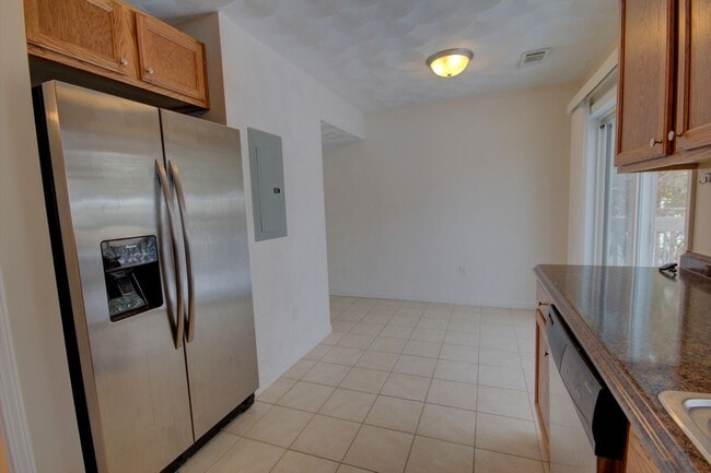 Building Photo - SL POS713