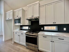 Building Photo - 10642 Blossom River Dr