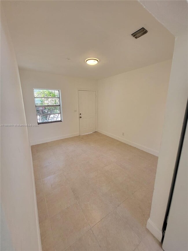 Foto del edificio - 642 NW 77th St