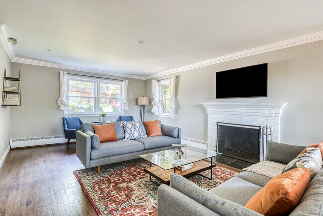 Building Photo - 1422 21st St S