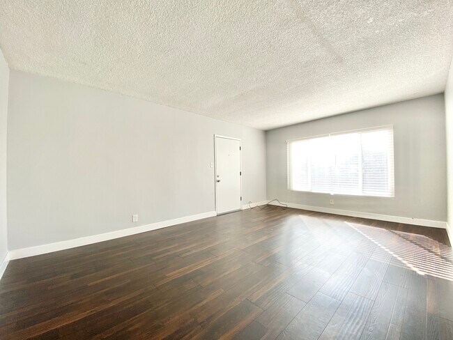 Foto del edificio - 7737 Romaine St
