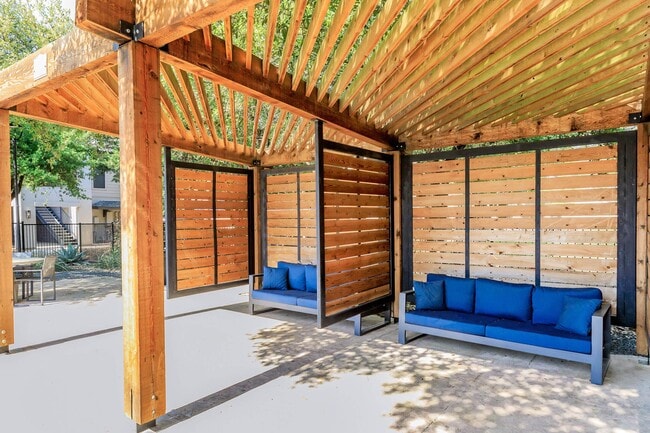 Building Photo - Toscana