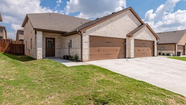 Building Photo - 717 Rolling Terrace Cir