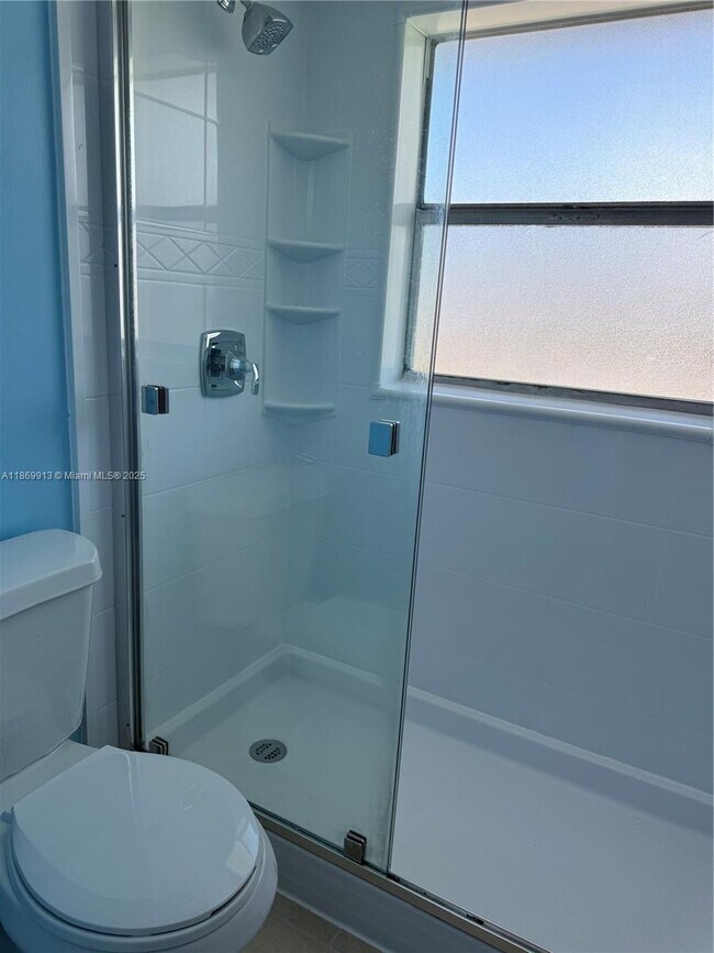 Foto del edificio - 9906 Twin Lakes Dr