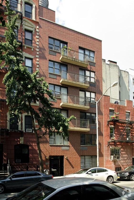 Building Photo - 254 E 10th St