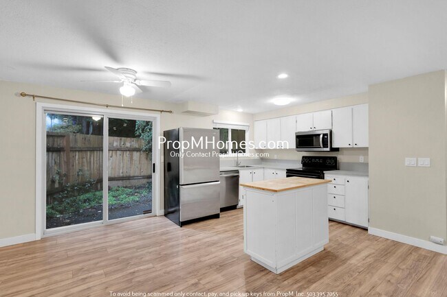 Foto del edificio - Updated Three Bedroom Duplex in the Heart ...