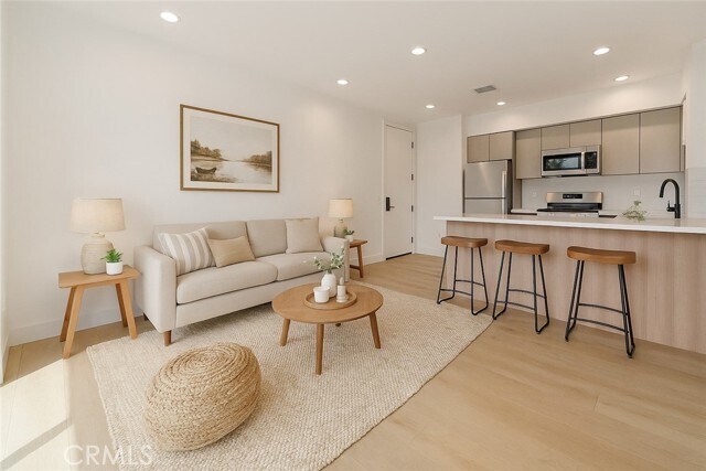 Foto principal - 7510 Sepulveda Blvd