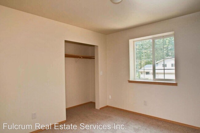Building Photo - 3 br, 2.5 bath House - 7909 Incline Dr SE