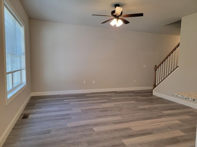 Building Photo - 205 Sage Blvd