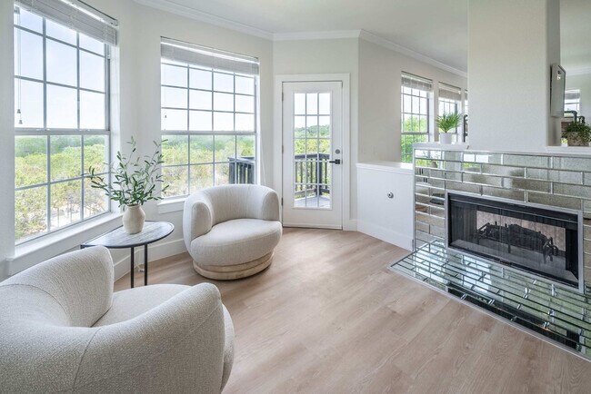 Foto del edificio - 8902 Feather Hill Rd