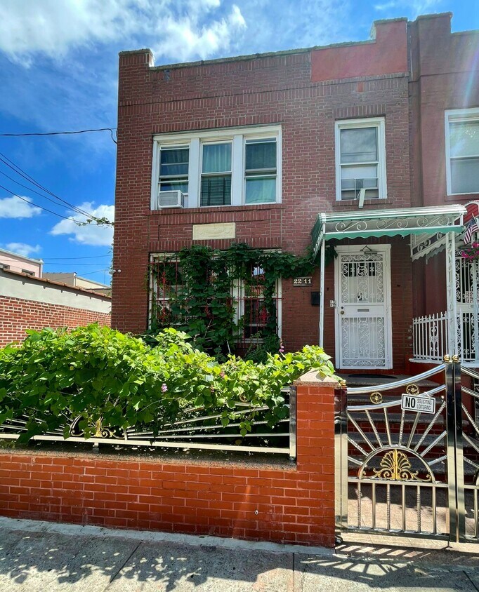 Front of Building - 2211 23rd St
