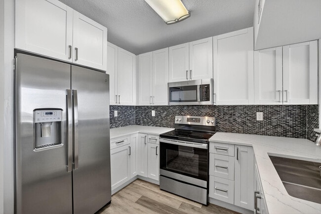 Foto del edificio - 3020 NE 32nd Ave