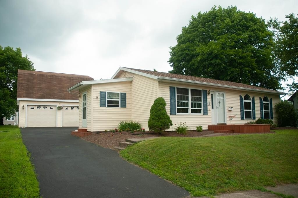 Primary Photo - 123 Blackman St
