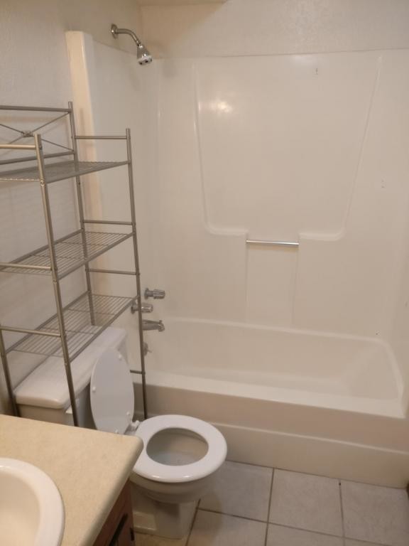 Foto principal - 1933 Delwin Street, Apt. 6