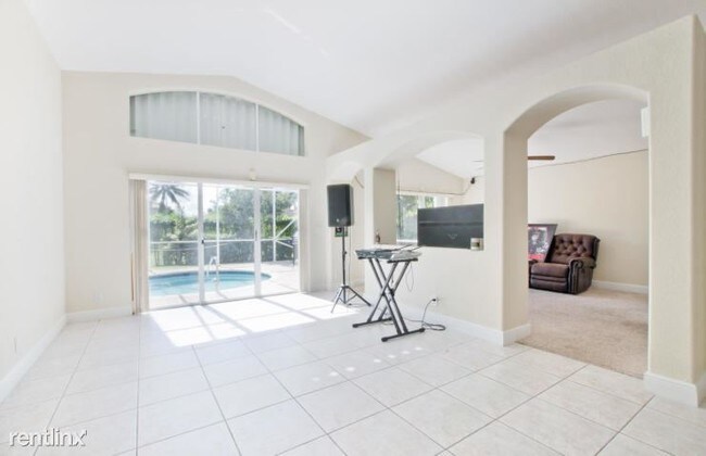 Building Photo - 5185 Prairie Dunes Village Cir