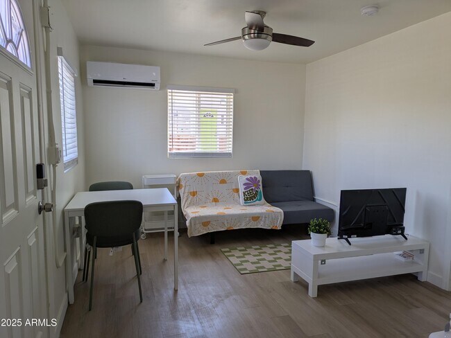 Foto del edificio - 1620 E Apache Blvd