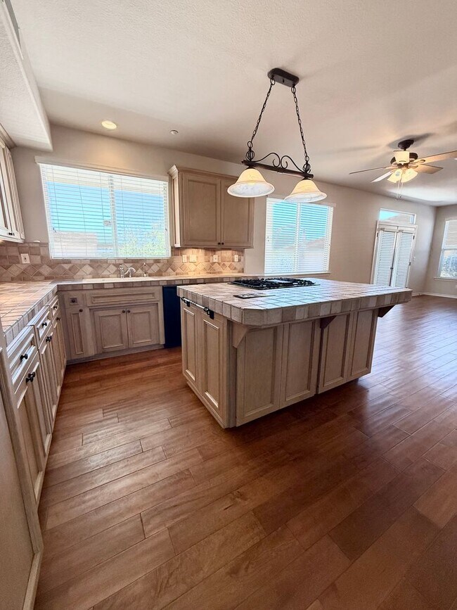 Foto del edificio - 3 BEDROOM 2 BATH HOME IN TEMPLETON!! MOVE IN READY