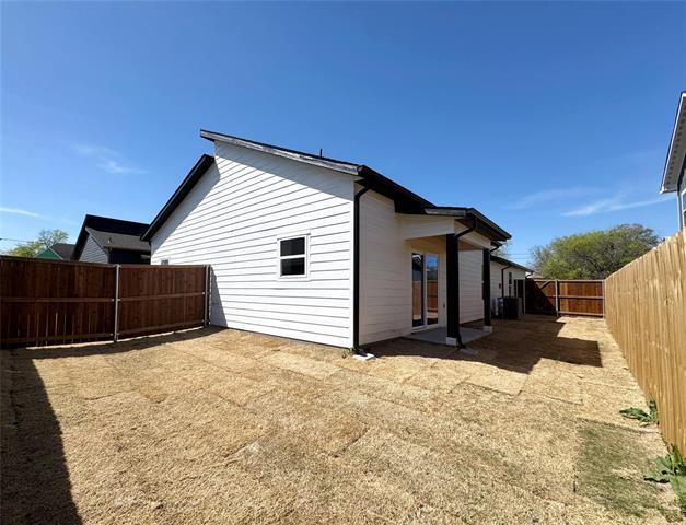 Building Photo - 2025 Stuart St