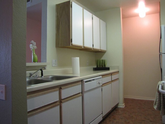 Building Photo - Country Place Carla Furnishes