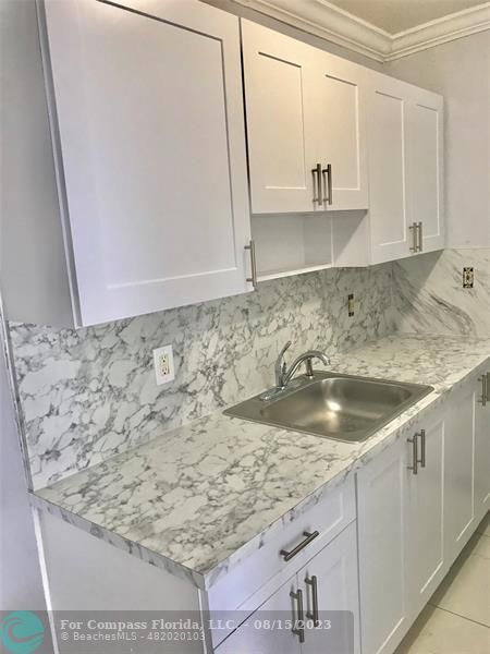 Foto del edificio - 1619 NW 6th Pl