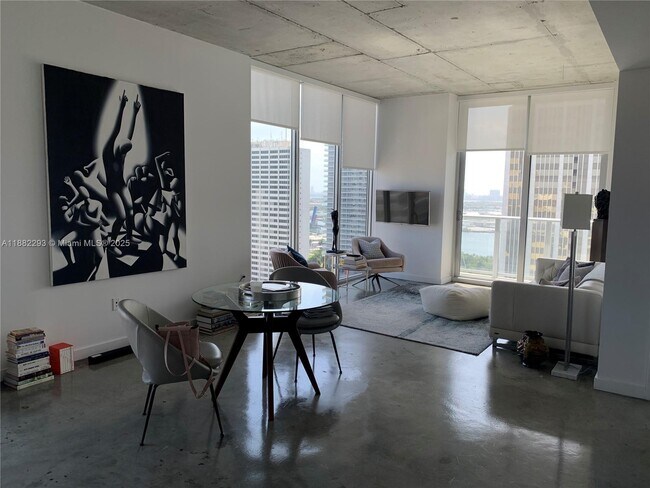 Foto del edificio - 151 SE 1st St