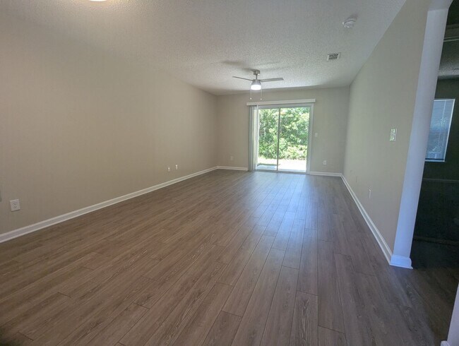 Building Photo - 3/2 WITH A GREAT PRICE AND READY FOR IMMED...