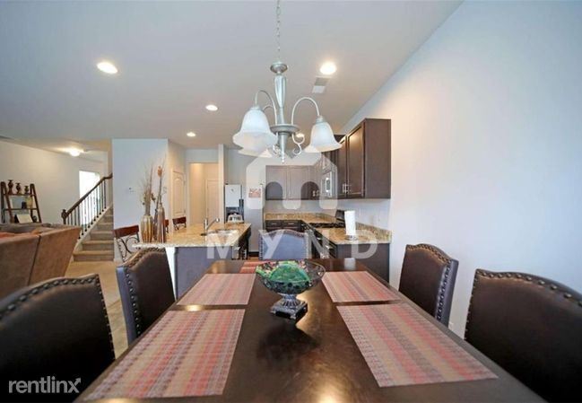 Building Photo - 3 br, 2.5 bath House - 5135 Rapahoe Trail