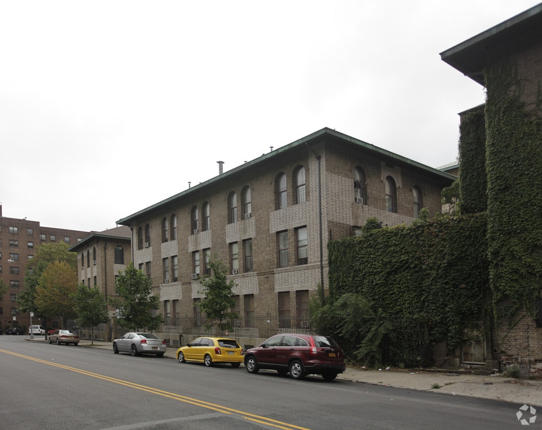 Primary Photo - 302-310 Jackson St