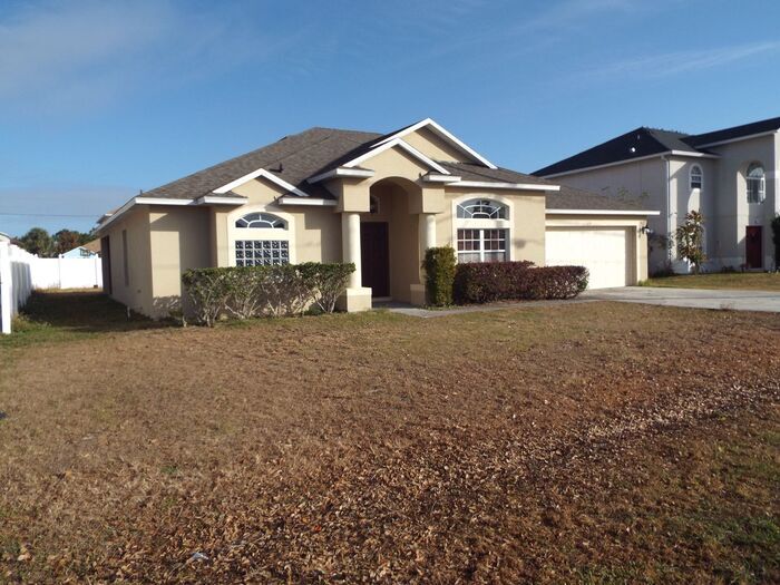 Single Family Home in Poinciana House for Rent in Kissimmee, FL