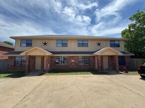 Building Photo - 1106 Lansberry Ct