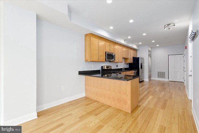 Building Photo - 2713 Ontario Rd NW