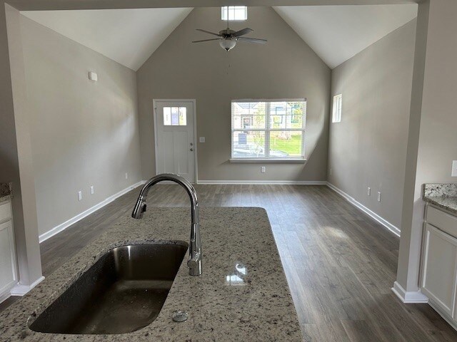 Foto del edificio - 737 Rex Dr