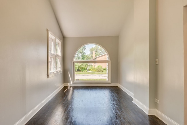 Building Photo - 8211 S Cornell Ave