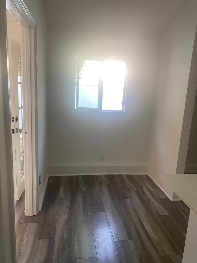 Foto del edificio - 5653 Calvin Ave