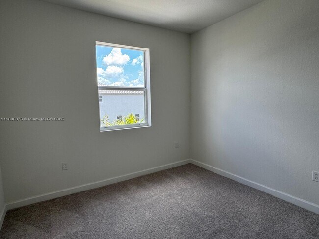 Foto del edificio - 18418 SW 2nd St