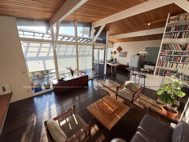 Foto del edificio - 6925 Snake Rd