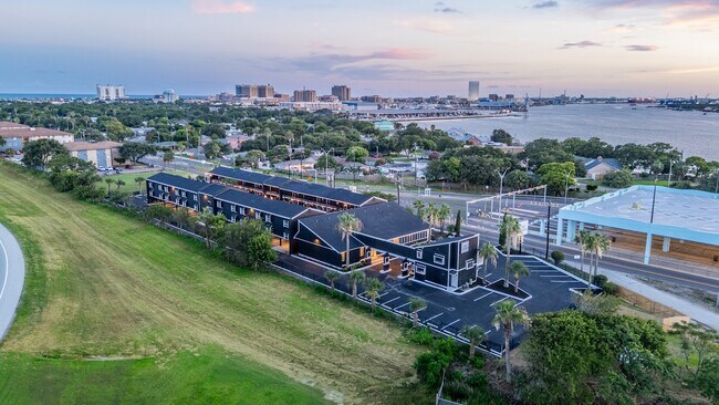 Foto del edificio - 928 Ferry Rd