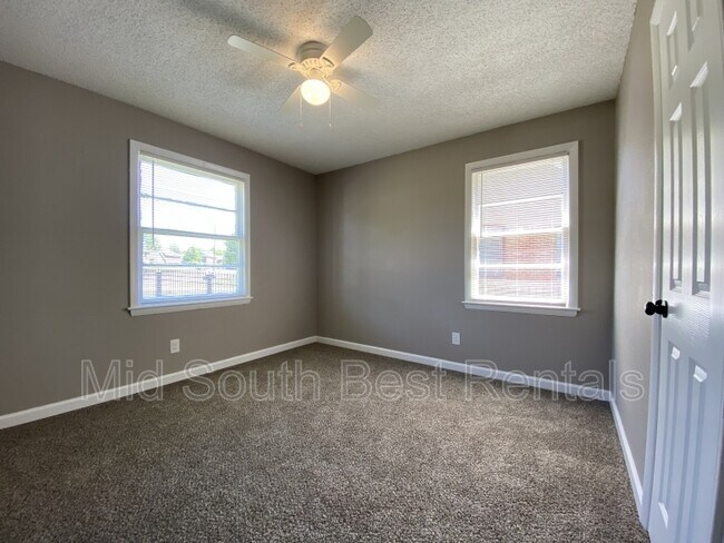 Foto del edificio - 1551 Gold Ave