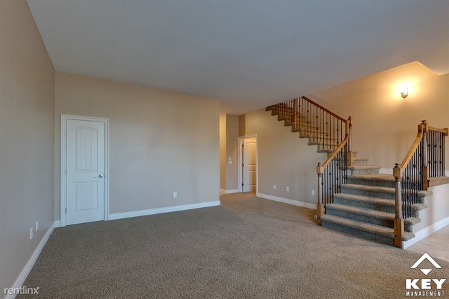 Building Photo - 2 br, 3.5 bath Townhome - 136 N Rutan St