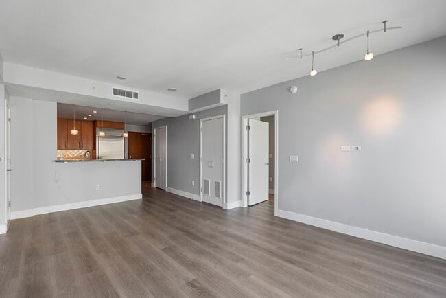 Building Photo - 325 7th Ave