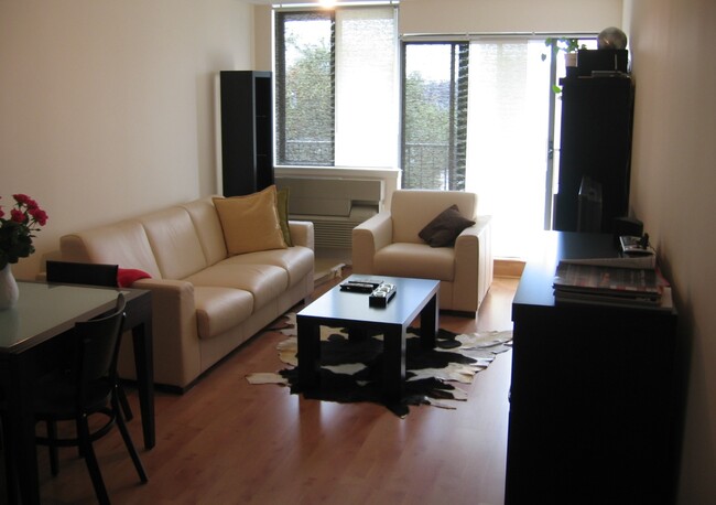 Foto del edificio - Beautiful One Bedroom with Balcony in Astoria