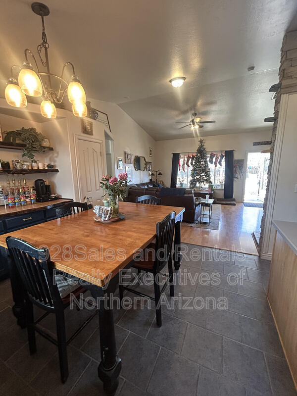 Foto del edificio - 81 Seneca Dr